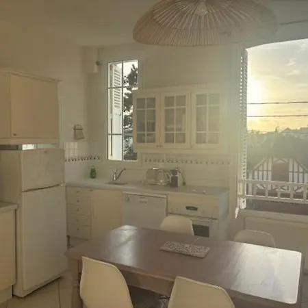 Apartment Vue Avec Terrasse